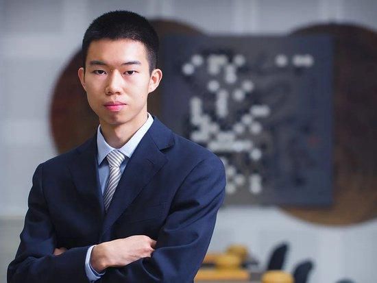 在预告中，三大女主直接亮相：惊队卡罗尔、光谱莫妮卡、惊奇少女卡玛拉组队。
