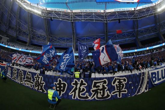 该片讲述了7位在人生不同阶段,因故痛失双臂的残疾人士,以嘴苦练书法艺术,心怀凌云壮志,重拾人生信 这场“突围”,挖陈疾、见人心 2021-10-30 电影《梦想森林》7.22将开机 呼吁关爱理解残疾人 2020-07-16 电影《梦想森林》将于7月22日在线上举行开机仪式。