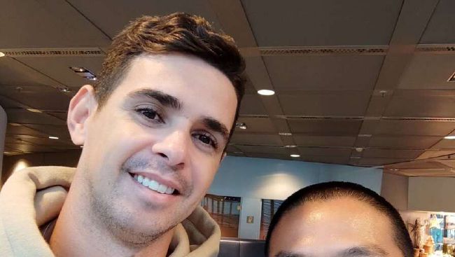 除前段时间被误传的“被打”一事之外，他还曾在片场因未听懂导演的指挥而出了差错，勒伤“大胸民女”赵铭。