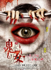 同时，主演梅丽莎·麦卡西、克里斯汀·韦格、凯特·麦克金农、莱斯莉·琼斯也曝光了新剧 《哥斯拉》好莱坞首映礼 老白、奥尔森携手亮相 2014-05-09 当地时间5月8日，美国加州，电影《哥斯拉》举行首映礼，主演“老白”布莱恩·科兰斯顿、亚伦·泰勒-约翰逊、伊丽莎白·奥尔森共同出席。