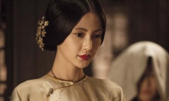 英剧《夜班经理》将拍第二季 2023-02-28 近日，据外媒报道，由“抖森”汤姆·希德勒斯顿主演的间谍惊悚剧《夜班经理》将拍续集，“抖森”将回归出演，首季编剧David Farr继续操刀剧本。